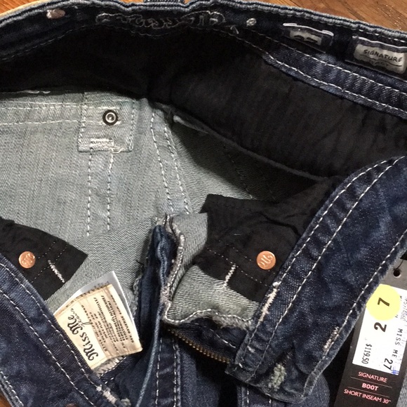 Miss Me Jeans Signature Boot Cut - Picture 13 of 15